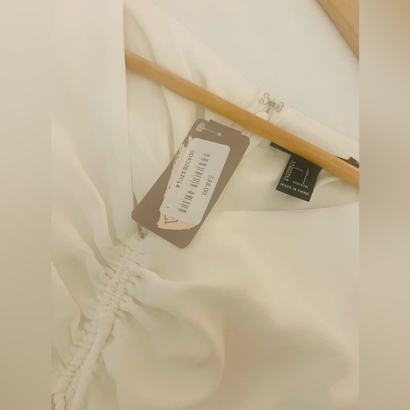 White ruffled dress 👗🌸 - Picture 5 of 5